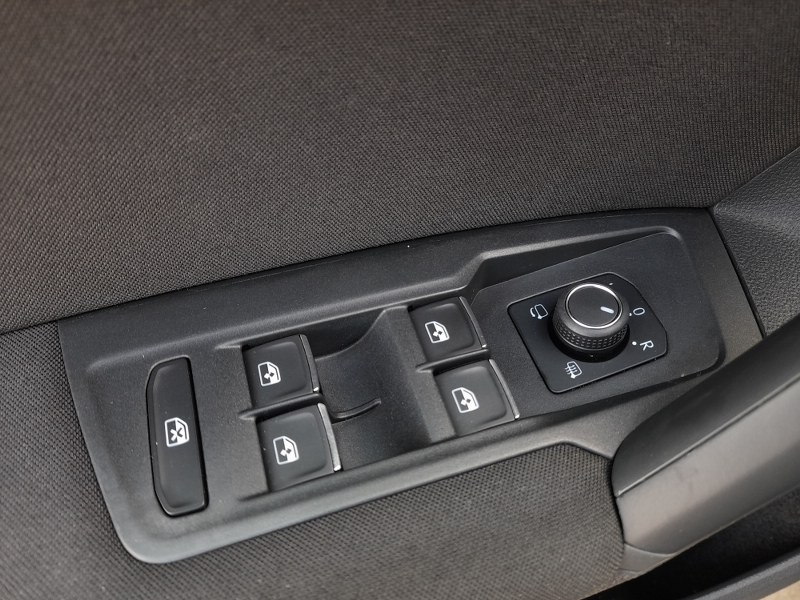 20261008_093224_800_600-tiguan-3972