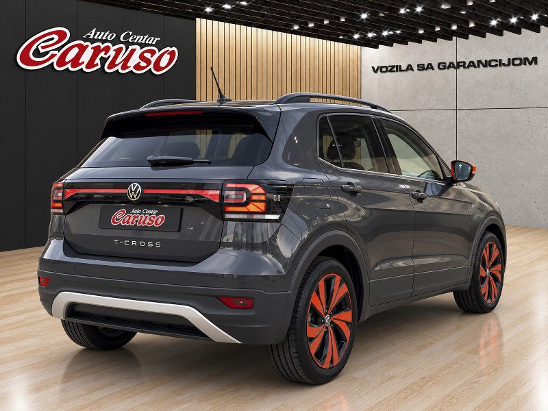 Volkswagen T-Cross u modernom salonu_edited_800_600-t-cross-0525